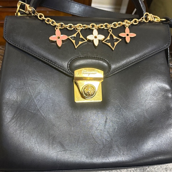 🦋 Salvatore Ferragamo 🦋 Black leather Satchel with crossbody bag W/Bag Charm-GUC - Picture 17 of 17